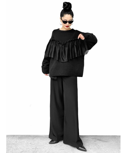 LVEU.（ラブユ.）の「【LVEU.】チュールフリルドッキングニット(Ai select) / トップス ニット セーター フリル 異素材 ドッキング チュール 切替 オーバー クルーネック 長袖 ブラック チャコール（ニット/セーター・レディース・ブラック/チャコールグレー・FREE）」の3枚目の写真