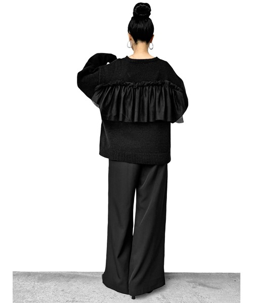 LVEU.（ラブユ.）の「【LVEU.】チュールフリルドッキングニット(Ai select) / トップス ニット セーター フリル 異素材 ドッキング チュール 切替 オーバー クルーネック 長袖 ブラック チャコール（ニット/セーター・レディース・ブラック/チャコールグレー・FREE）」の5枚目の写真