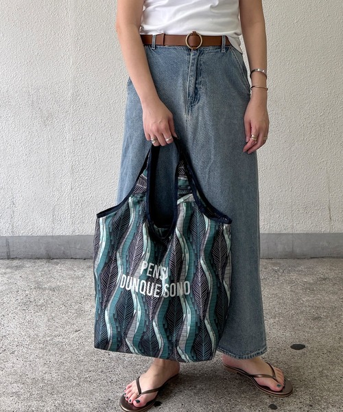 LBC(エルビーシー)の「ラタ保冷コンパクトバッグ(トートバッグ・レディース・イエロー/グリーン/レッド/ブルー・FREE)」の2枚目の写真