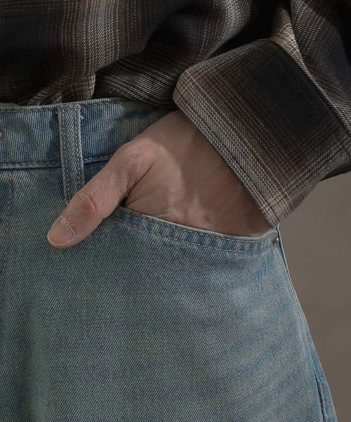 LUCY（ルーシー）の「LUCY/ボタンフライローライズフレアデニム（デニムパンツ・メンズ・ブラック系3/スカイブルー・LARGE/MEDIUM）」の5枚目の写真