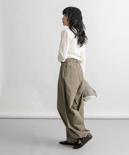 KBF(ケイビーエフ)の「シアーベロアドレープトップス(Tシャツ/カットソー・レディース・アイボリー/ブラウン系その他/グレー・ONE)」の10枚目の写真