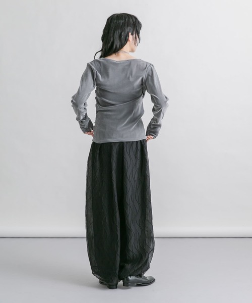 KBF(ケイビーエフ)の「シアーベロアドレープトップス(Tシャツ/カットソー・レディース・アイボリー/ブラウン系その他/グレー・ONE)」の17枚目の写真