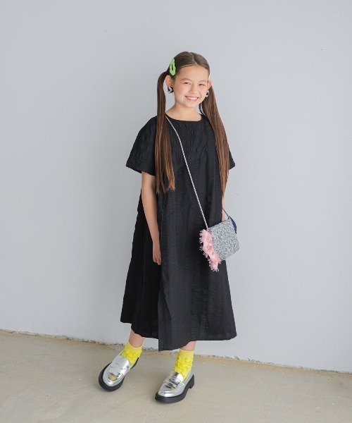 unica（ユニカ）の「ウェーブ調スリットスリーブワンピース（ワンピース・キッズ・レッド/グリーン/ブラック・S/M/L/XL）」の2枚目の写真