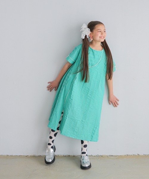 unica（ユニカ）の「ウェーブ調スリットスリーブワンピース（ワンピース・キッズ・レッド/グリーン/ブラック・S/M/L/XL）」の5枚目の写真