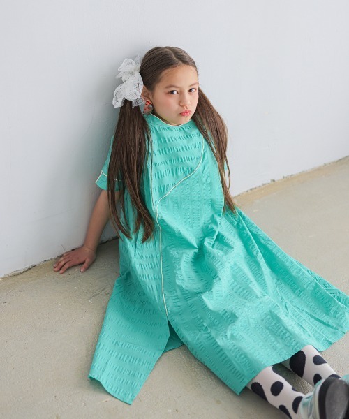 unica（ユニカ）の「ウェーブ調スリットスリーブワンピース（ワンピース・キッズ・レッド/グリーン/ブラック・S/M/L/XL）」の6枚目の写真