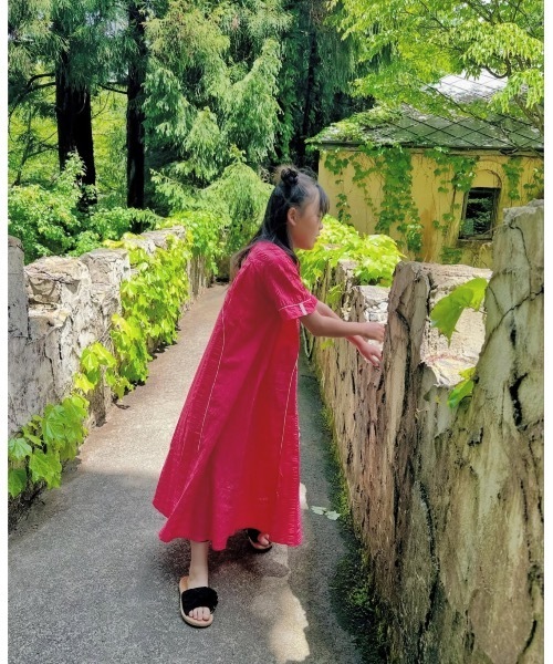 unica（ユニカ）の「ウェーブ調スリットスリーブワンピース（ワンピース・キッズ・レッド/グリーン/ブラック・S/M/L/XL）」の18枚目の写真