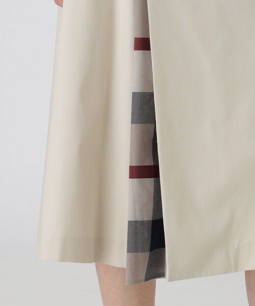 BLUE LABEL CRESTBRIDGE（ブルーレーベルクレストブリッジ）の「サイロスパンクリアツイルパーシャルスカート（スカート・レディース・ベージュ/イエロー/ダークネイビー・36/38）」の12枚目の写真