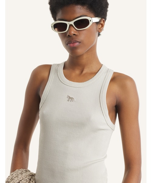 Maison Kitsune（メゾンキツネ）の「BABY FOX PATCH RIBBED TANK TOP（タンクトップ・レディース・ネイビー/ライトピンク/ライトグレー/アイボリー・XS/S/M/L/XL）」の15枚目の写真