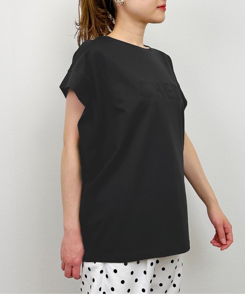 LUGIVA(ルギヴァ)の「エンボスロゴTシャツ(Tシャツ/カットソー・レディース・オフホワイト/ブラック・M)」の19枚目の写真