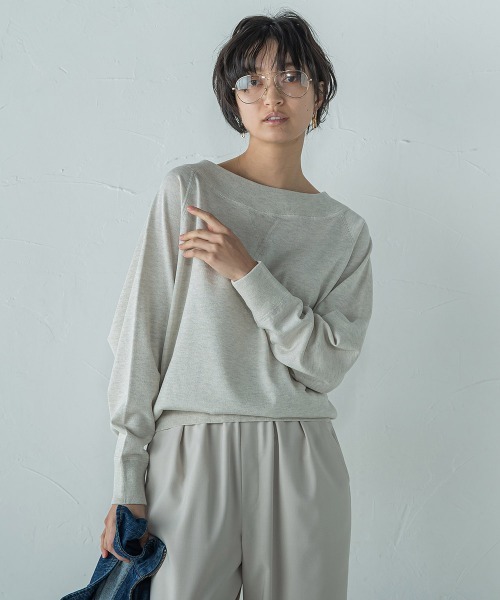 MAYSON GREY(メイソングレイ)の「Vガゼットドルマンニットプルオーバー≪手洗い可能≫(ニット/セーター・レディース・ブルー系その他/ライトグレー/ブルー/ホワイト/レッド系その他・M)」の1枚目の写真