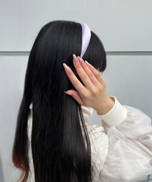 F i.n.t（フィント）の「【7色展開】サテンカチューシャ/fint　フィント（カチューシャ・レディース・ミント/イエロー/ボルドー/ピンク/ダークグリーン/ブラック/ラベンダー・FREE）」の2枚目の写真