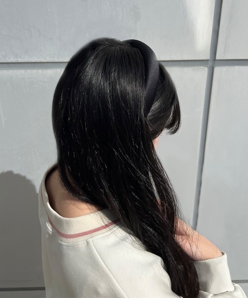 F i.n.t（フィント）の「【7色展開】サテンカチューシャ/fint　フィント（カチューシャ・レディース・ミント/イエロー/ボルドー/ピンク/ダークグリーン/ブラック/ラベンダー・FREE）」の3枚目の写真