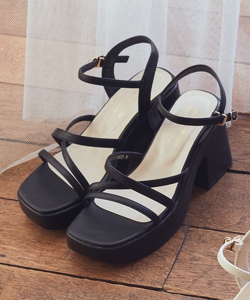 ORiental TRaffic（オリエンタルトラフィック）の「ORiental TRaffic ストラップサンダル（サンダル・レディース・アイボリー/ブラック・S/M/L）」の2枚目の写真