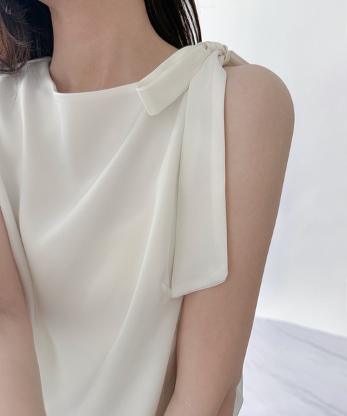 on:nue（オンニュ）の「【on:nue】[お気に入り登録数10,000突破！][着用動画あり！/3色展開] ワンショルダーリボンブラウス（シャツ/ブラウス・レディース・ベージュ/アイボリー/ブラック・FREE）」の5枚目の写真