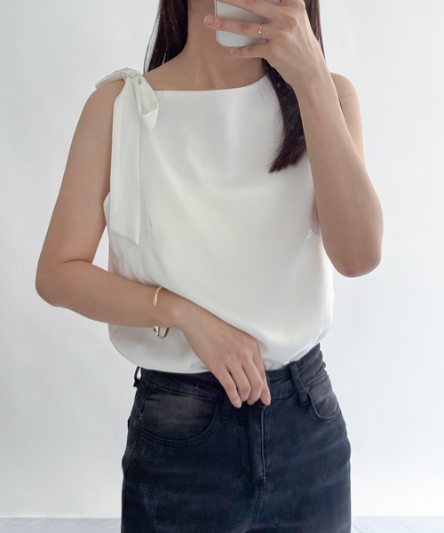 on:nue（オンニュ）の「【on:nue】[お気に入り登録数10,000突破！][着用動画あり！/3色展開] ワンショルダーリボンブラウス（シャツ/ブラウス・レディース・ベージュ/アイボリー/ブラック・FREE）」の6枚目の写真