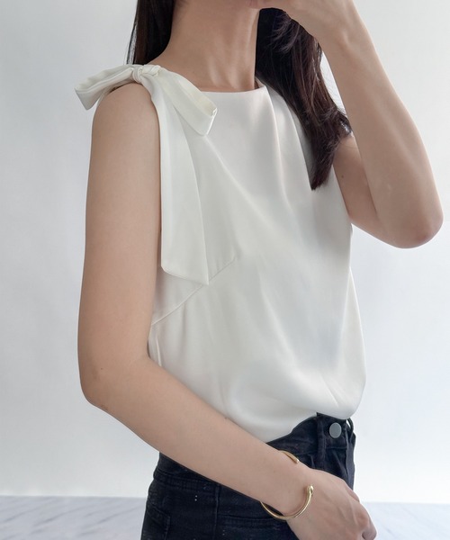 on:nue（オンニュ）の「【on:nue】[お気に入り登録数10,000突破！][着用動画あり！/3色展開] ワンショルダーリボンブラウス（シャツ/ブラウス・レディース・ベージュ/アイボリー/ブラック・FREE）」の4枚目の写真