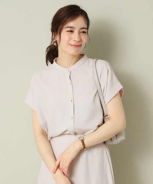 ITS'DEMO(イッツデモ)の「【UVケア/吸水速乾/洗濯機OK/冷感】麻調合繊タックブラウス<ラク服シリーズ>(シャツ/ブラウス・レディース・ネイビー系2/ホワイト系5/サックスブルー/ナチュラル/ブルー・00)」の1枚目の写真