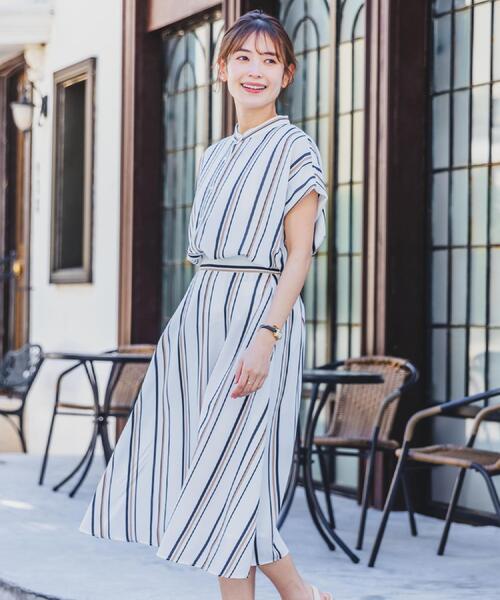 ITS'DEMO(イッツデモ)の「【UVケア/吸水速乾/洗濯機OK/冷感】麻調合繊タックブラウス<ラク服シリーズ>(シャツ/ブラウス・レディース・ネイビー系2/ホワイト系5/サックスブルー/ナチュラル/ブルー・00)」の6枚目の写真