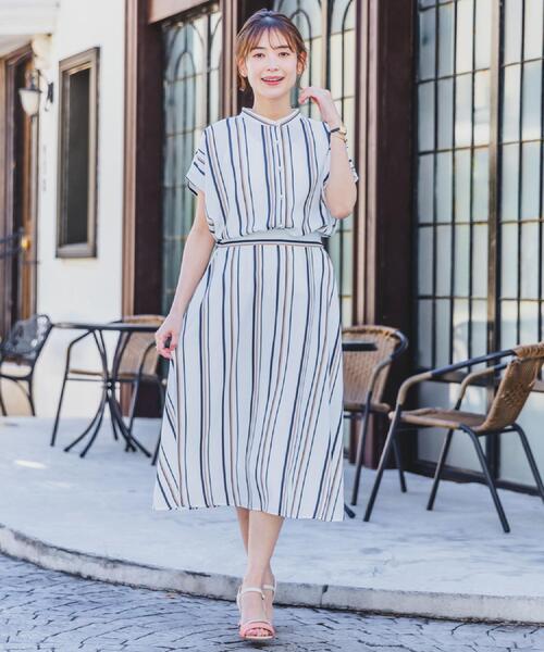 ITS'DEMO(イッツデモ)の「【UVケア/吸水速乾/洗濯機OK/冷感】麻調合繊タックブラウス<ラク服シリーズ>(シャツ/ブラウス・レディース・ネイビー系2/ホワイト系5/サックスブルー/ナチュラル/ブルー・00)」の8枚目の写真