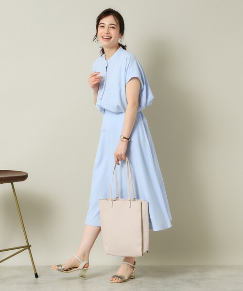 ITS'DEMO(イッツデモ)の「【UVケア/吸水速乾/洗濯機OK/冷感】麻調合繊タックブラウス<ラク服シリーズ>(シャツ/ブラウス・レディース・ネイビー系2/ホワイト系5/サックスブルー/ナチュラル/ブルー・00)」の14枚目の写真