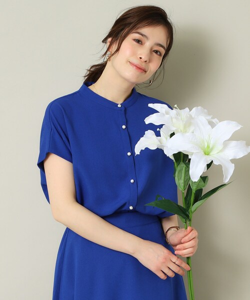 ITS'DEMO(イッツデモ)の「【UVケア/吸水速乾/洗濯機OK/冷感】麻調合繊タックブラウス<ラク服シリーズ>(シャツ/ブラウス・レディース・ネイビー系2/ホワイト系5/サックスブルー/ナチュラル/ブルー・00)」の16枚目の写真