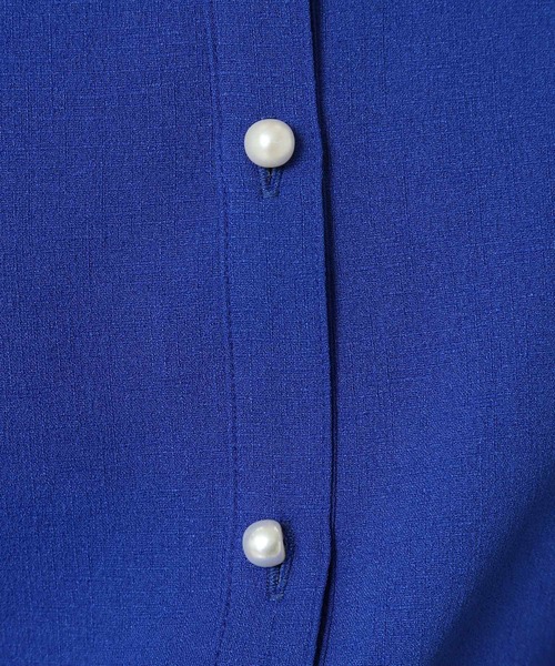 ITS'DEMO(イッツデモ)の「【UVケア/吸水速乾/洗濯機OK/冷感】麻調合繊タックブラウス<ラク服シリーズ>(シャツ/ブラウス・レディース・ネイビー系2/ホワイト系5/サックスブルー/ナチュラル/ブルー・00)」の19枚目の写真