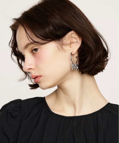 SLY（スライ）の「METALBEADS HOOP P/EARRING メタル ビーズ フープピアス（リング・レディース・シルバー・FREE）」の5枚目の写真