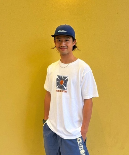 Quiksilver(クイックシルバー)の「BLOOMY ST /クイックシルバーデイジーグラフィック天竺半袖Tシャツ(Tシャツ/カットソー・メンズ・ホワイト/ブラック/イエロー/カーキ・X-LARGE/MEDIUM/LARGE)」の2枚目の写真
