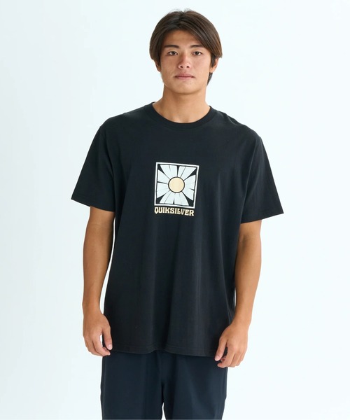 Quiksilver(クイックシルバー)の「BLOOMY ST /クイックシルバーデイジーグラフィック天竺半袖Tシャツ(Tシャツ/カットソー・メンズ・ホワイト/ブラック/イエロー/カーキ・X-LARGE/MEDIUM/LARGE)」の1枚目の写真