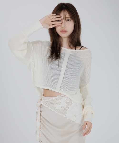 SENEE(セニー)の「cropped sheer cardigan(クロップドシアーカーディガン)(カーディガン/ボレロ・レディース・グレー/アイボリー/ブラック・FREE)」の8枚目の写真