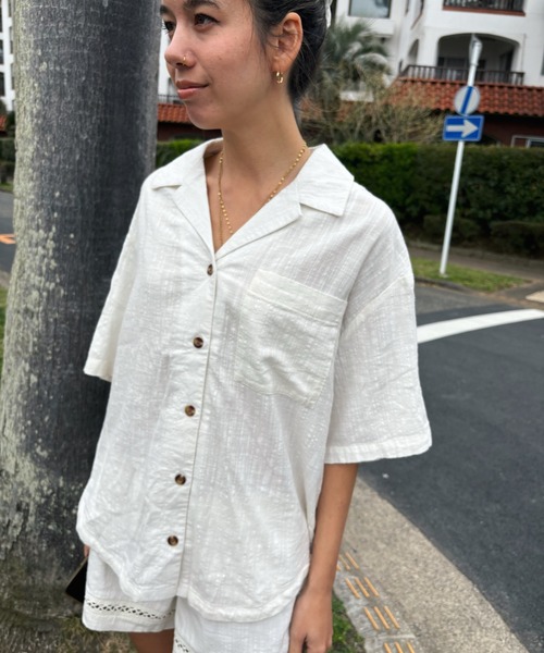 ROXY（ロキシー）の「BISOUS FANCY SHIRT／ロキシーリネンクロシェ半袖シャツ（シャツ/ブラウス・レディース・ホワイト・X-SMALL/MEDIUM/SMALL）」の2枚目の写真