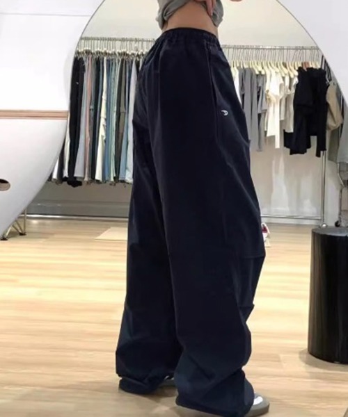 gossip!ロサンゼルス(ゴシップロサンゼルス)の「YUGA ワイドレッグカジュアルパンツ(カーゴパンツ・レディース・ネイビー/グレー/ブラック・L/M)」の2枚目の写真