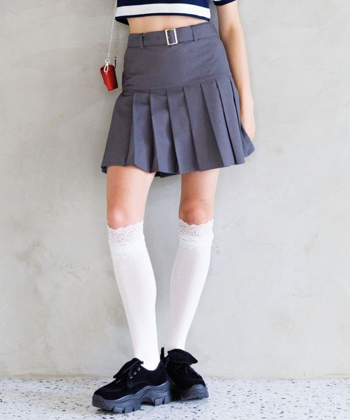FOREVER 21(フォーエバー トゥエンティーワン)の「【2025SS】ベルト付きプリーツスカート(スカート・レディース・チェック/ベージュ/グレー・MEDIUM/SMALL)」の2枚目の写真