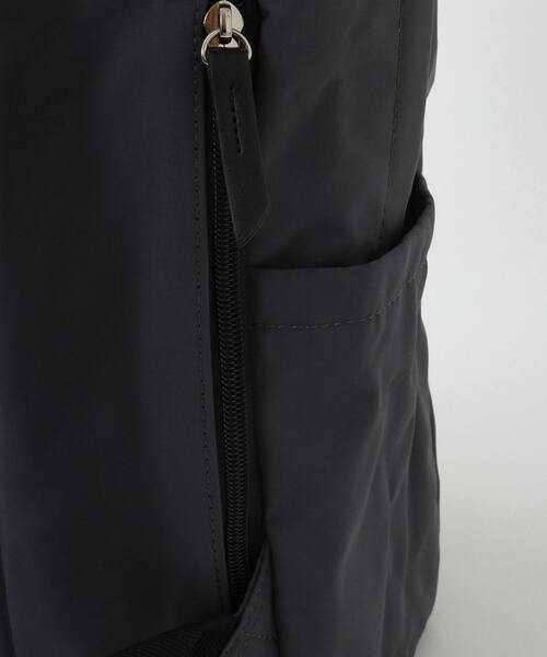 MELROSE claire（メルローズ クレール）の「《追加》【撥水軽量！大人の12ポケットリュック】（バックパック/リュック・レディース・ベージュ/ダークグレー/ブラック・FREE）」の5枚目の写真