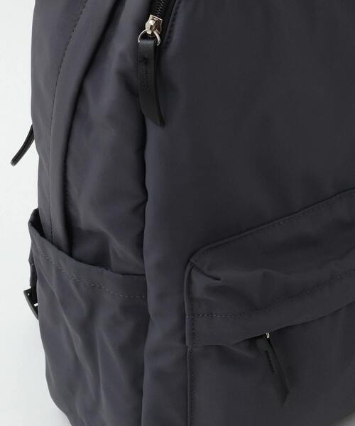 MELROSE claire（メルローズ クレール）の「《追加》【撥水軽量！大人の12ポケットリュック】（バックパック/リュック・レディース・ベージュ/ダークグレー/ブラック・FREE）」の12枚目の写真