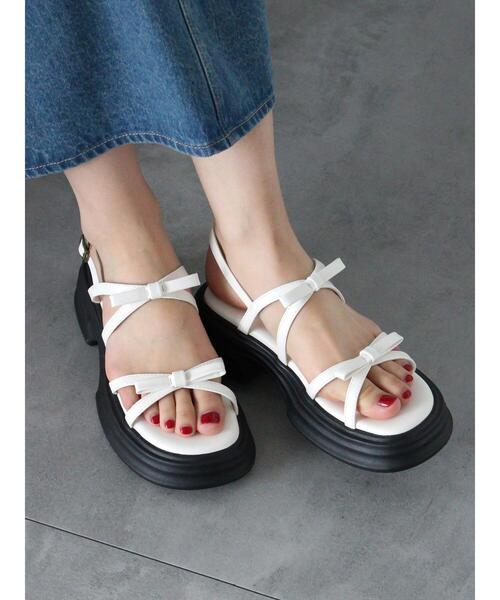 ehka sopo（エヘカソポ）の「ナローリボンサンダル（サンダル・レディース・オフホワイト/シルバー/ブラック・M/L）」の2枚目の写真
