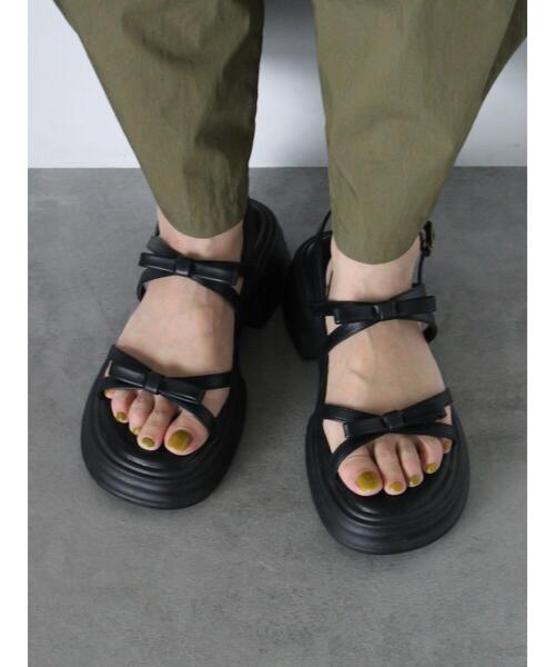 ehka sopo（エヘカソポ）の「ナローリボンサンダル（サンダル・レディース・オフホワイト/シルバー/ブラック・M/L）」の18枚目の写真