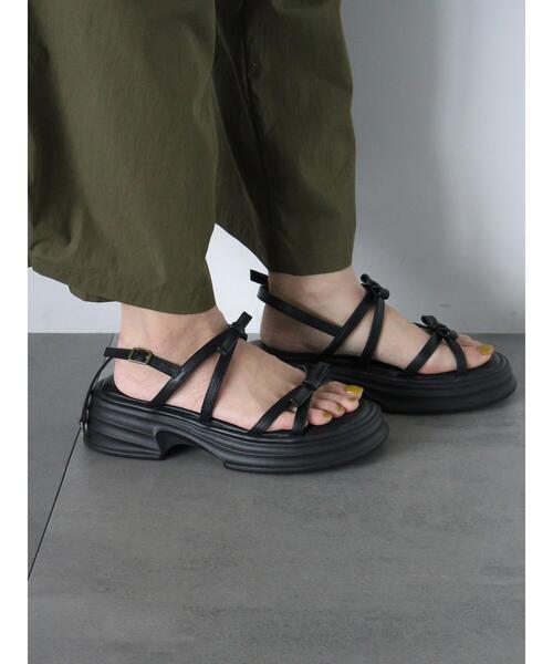 ehka sopo（エヘカソポ）の「ナローリボンサンダル（サンダル・レディース・オフホワイト/シルバー/ブラック・M/L）」の19枚目の写真