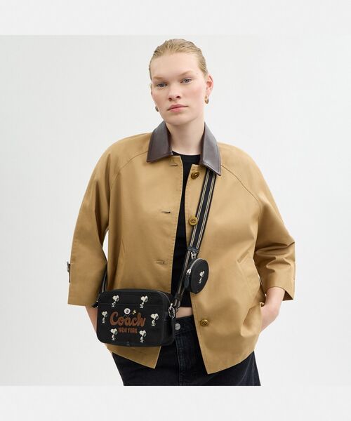 【COACH】【COACH X PEANUTS】カーゴ カメラ バッグ COACH X PEANUTS】カーゴ カメラ バッグ・スヌーピー プリント