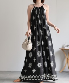 ミモザ刺繍のホルターネックティアードワンピース（ワンピース