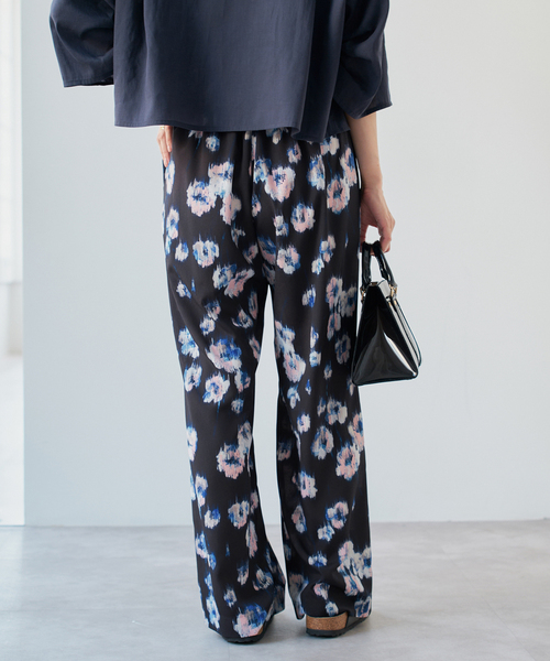 IENA（イエナ）の「シェードフラワーパンツ（その他パンツ・レディース・ブラック・36/38/40）」の4枚目の写真