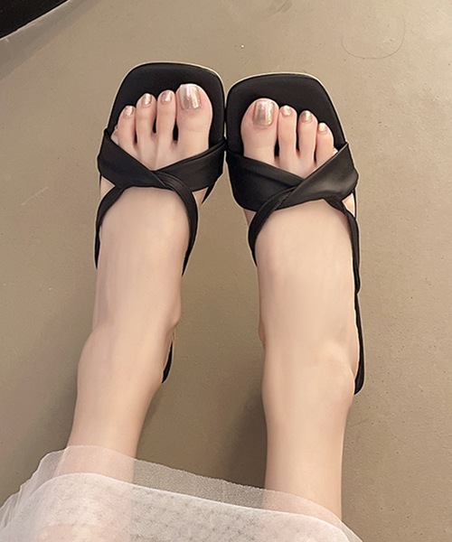Lace Ladies(レースレディース)の「ツイスト ストラップ スクエアトゥ ミュール サンダル(サンダル・レディース・ブラック/アイボリー/ホワイト・22.5cm/23cm/23.5cm/24cm/24.5cm/25cm)」の4枚目の写真