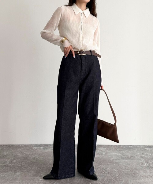 fredy emue（フレディエミュ）の「シアープリーツシャツ（シャツ/ブラウス・レディース・オフホワイト/グレイッシュベージュ/ブラック・38）」の4枚目の写真