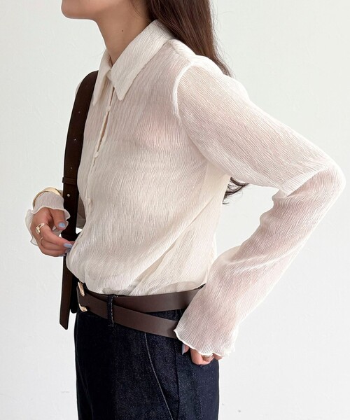 fredy emue（フレディエミュ）の「シアープリーツシャツ（シャツ/ブラウス・レディース・オフホワイト/グレイッシュベージュ/ブラック・38）」の11枚目の写真