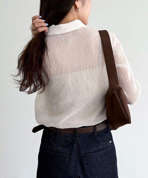 fredy emue（フレディエミュ）の「シアープリーツシャツ（シャツ/ブラウス・レディース・オフホワイト/グレイッシュベージュ/ブラック・38）」の12枚目の写真