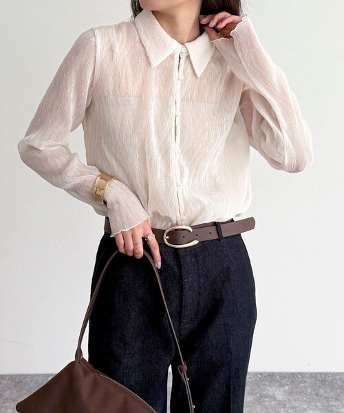 fredy emue（フレディエミュ）の「シアープリーツシャツ（シャツ/ブラウス・レディース・オフホワイト/グレイッシュベージュ/ブラック・38）」の13枚目の写真