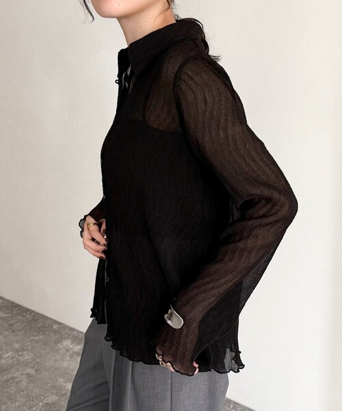 fredy emue（フレディエミュ）の「シアープリーツシャツ（シャツ/ブラウス・レディース・オフホワイト/グレイッシュベージュ/ブラック・38）」の20枚目の写真