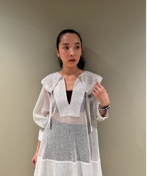 emmi（エミ）の「ラメメッシュブラウス（シャツ/ブラウス・レディース・ホワイト/ライトブルー・F）」の2枚目の写真