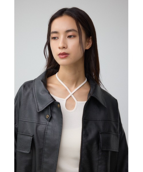 AZUL by moussy(アズールバイマウジー)の「フェイクレザーショートブルゾン(ブルゾン・レディース・ダークブラウン/ブラック・FREE)」の3枚目の写真