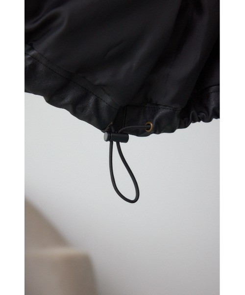 AZUL by moussy(アズールバイマウジー)の「フェイクレザーショートブルゾン(ブルゾン・レディース・ダークブラウン/ブラック・FREE)」の16枚目の写真